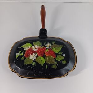 Nashco Hand Painted Tole Ware Metal Butler Crumb Catcher Vtg Strawberries Floral